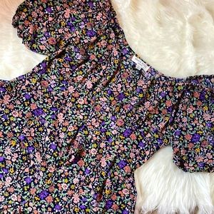 Brand new floral jumper from Boohoo. Size Large.
